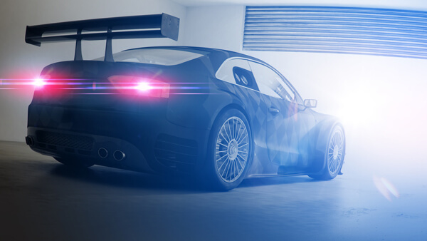 Getunter Sportwagen in Garage